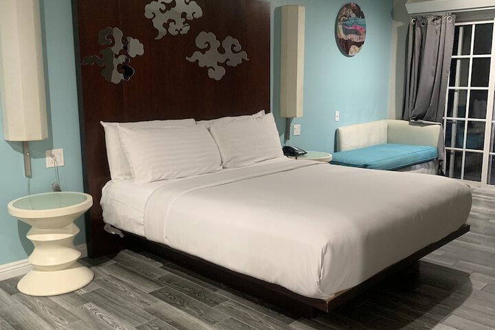 Room 11 of 29