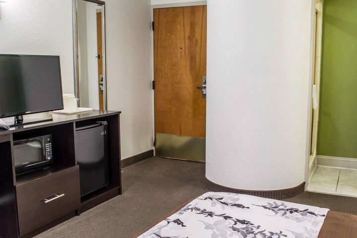 Room 16 of 34