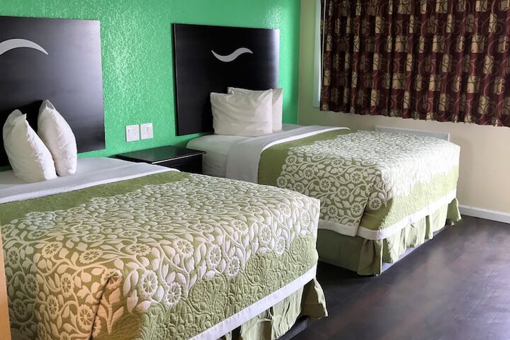Room 10 of 15
