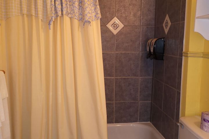 Room 32 of 53