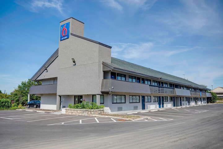 Hotel 3 of 82