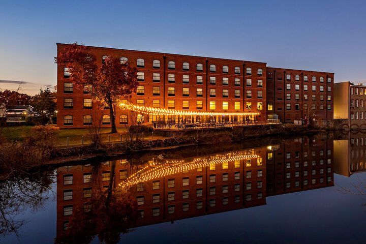 The Loom Hotel Tapestry Collection by Hilton