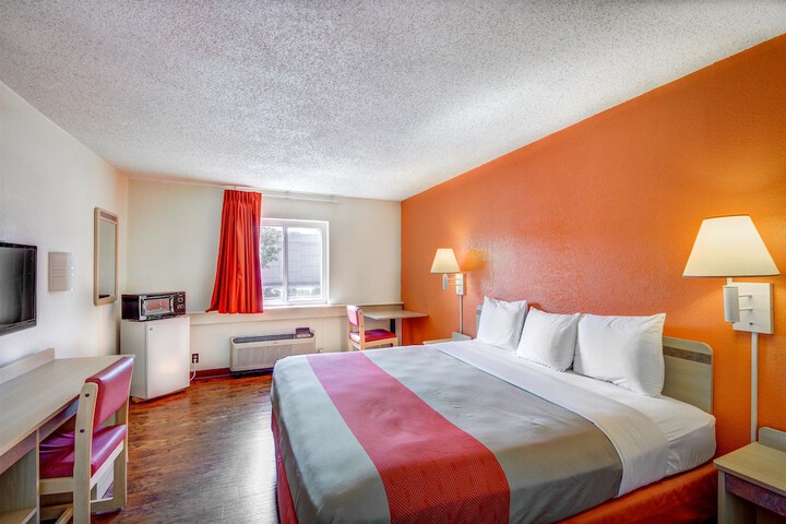 Room 14 of 29