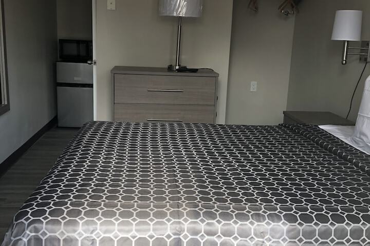 Room 25 of 28