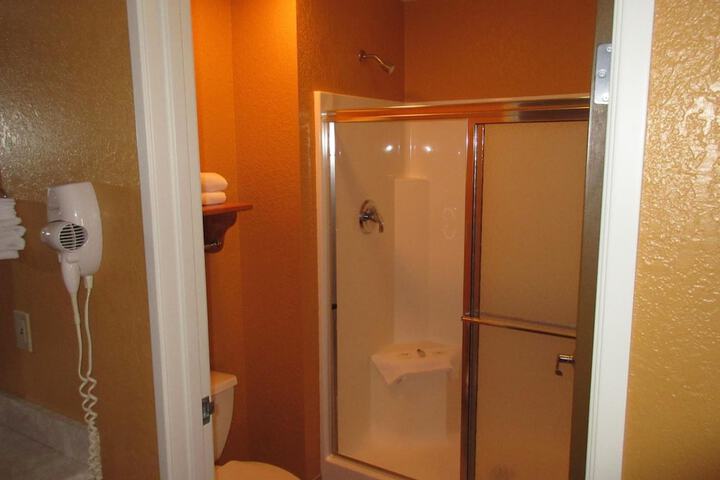 Room 16 of 36