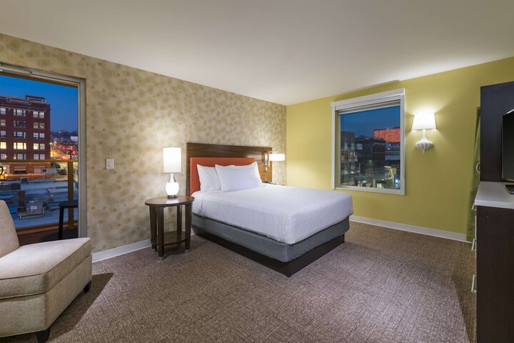 Room 26 of 46