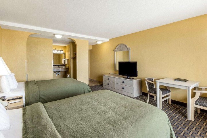 Room 27 of 42