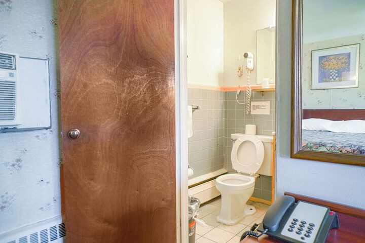 Room 8 of 27