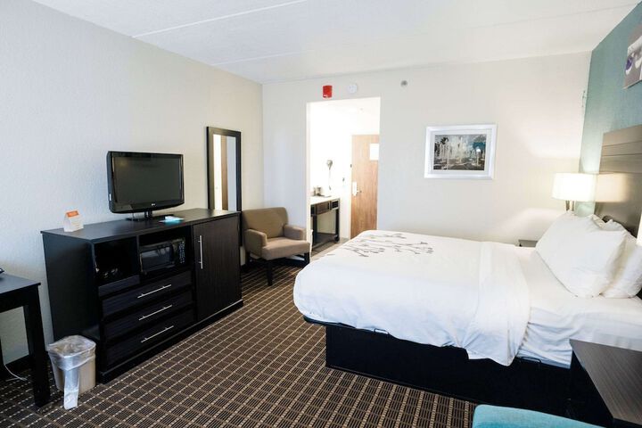 Room 100 of 142