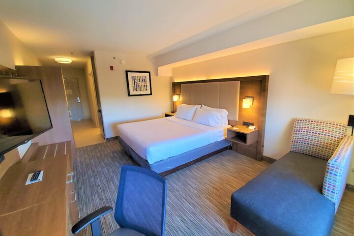 Holiday Inn Express & Suites Seattle North - Lynnwood by IHG