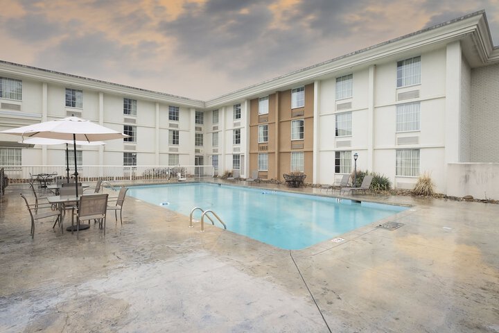 Pool 4 of 34