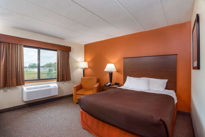 AmericInn by Wyndham Tomah