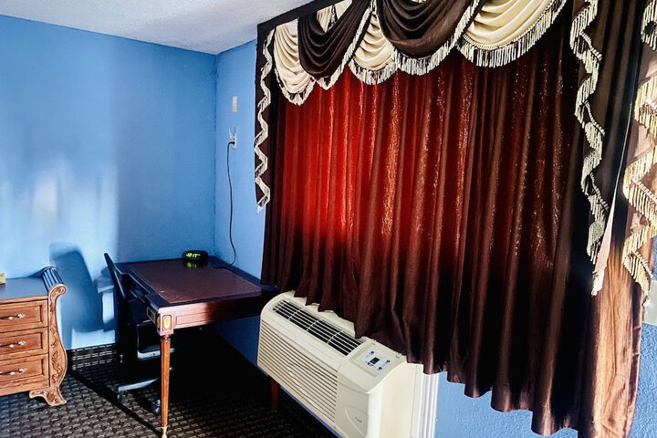 Room 8 of 34