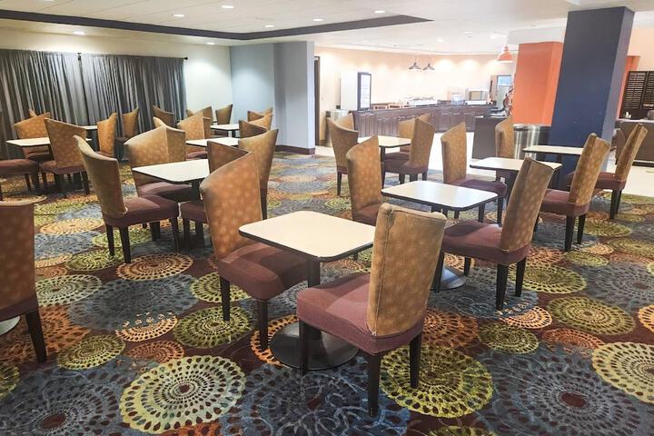 Country Inn & Suites by Radisson Tyler University Area