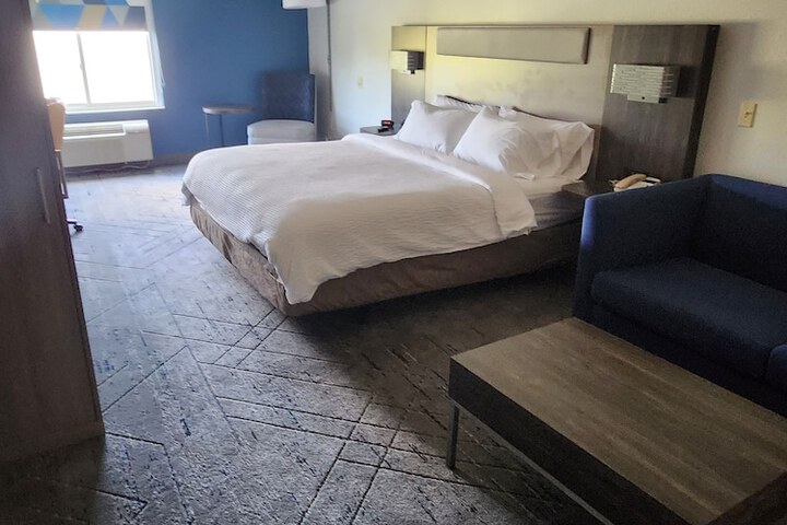 Room 13 of 39
