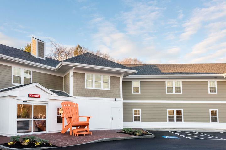 Howard Johnson by Wyndham Quincy / Boston