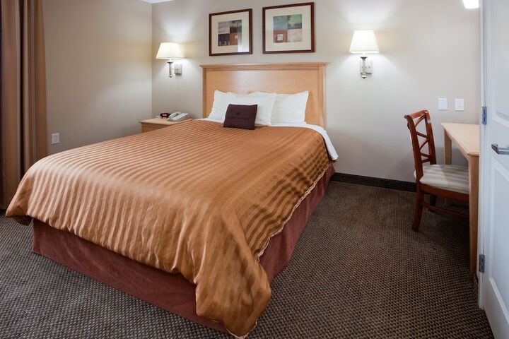 Room 17 of 28