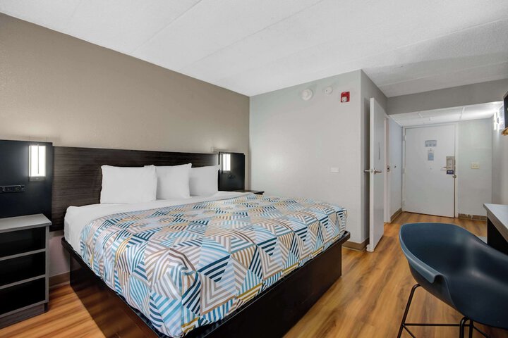 Room 14 of 33