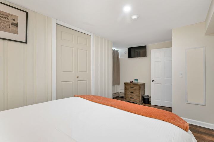 Room 81 of 185