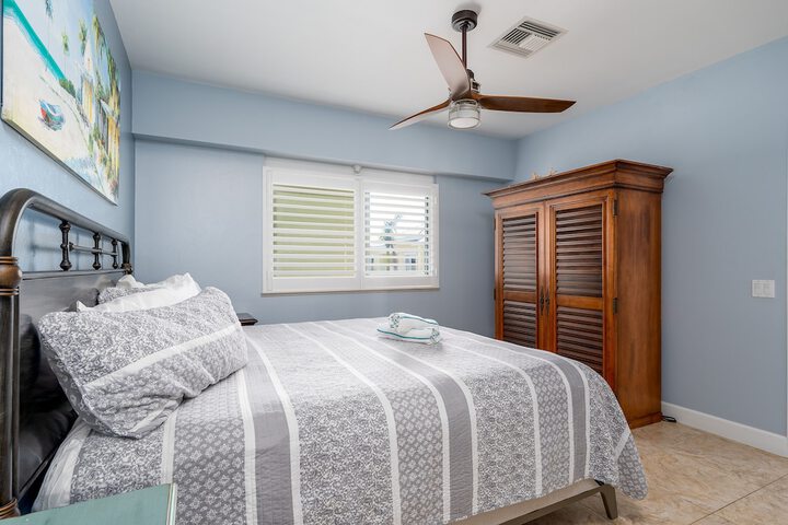 Room 210 of 345
