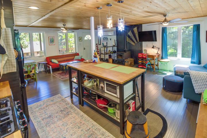 Strawberry Cabin Rental w / Deck & Mountain Views!