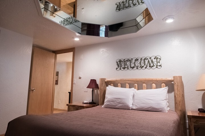 Room 27 of 81