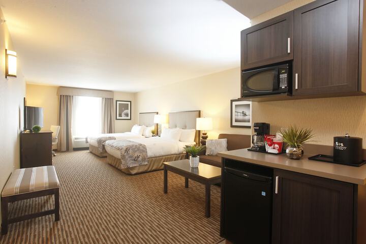 Pomeroy Inn & Suites at Olds