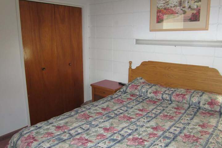 Room 8 of 18