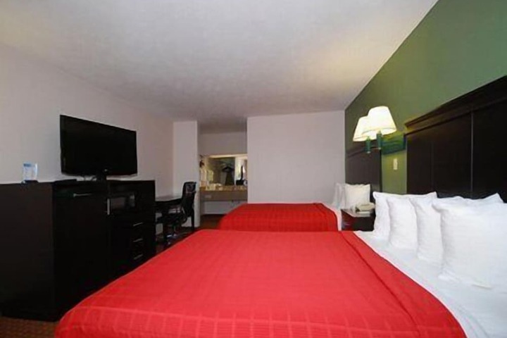 Room 11 of 32