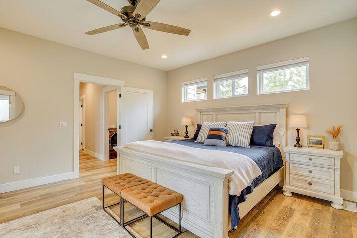 Spacious Donnelly Family Home w / Private Hot Tub!