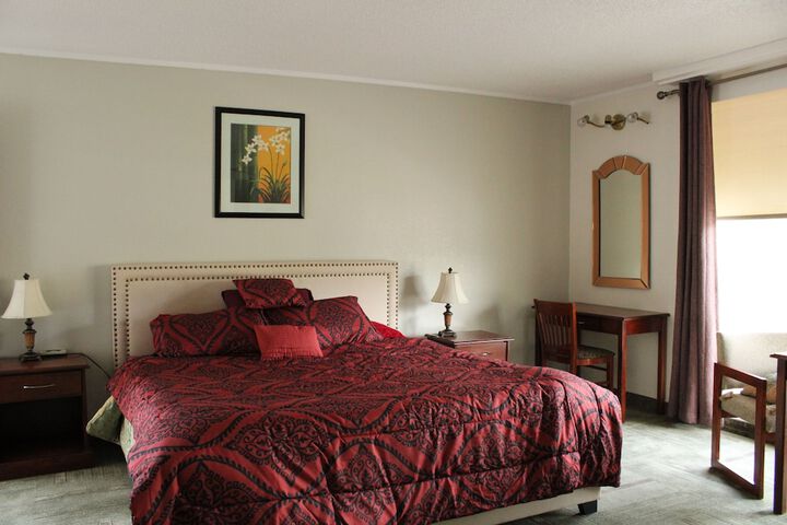 Room 10 of 12
