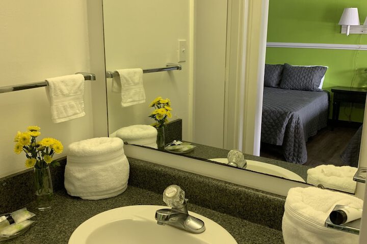 Room 4 of 6
