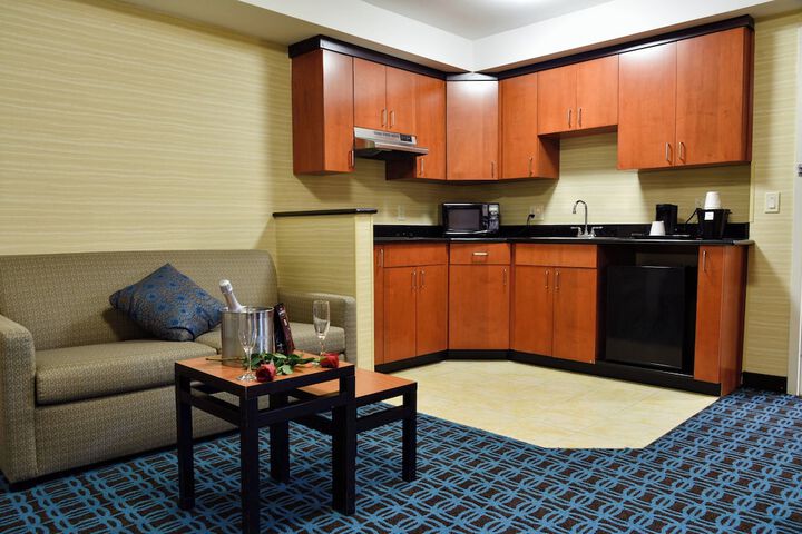 Fairfield Inn & Suites Hartford Airport