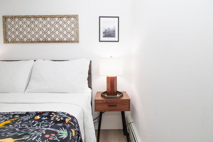 Exceptional & Central Garden Suite, Top Amenities & Care!