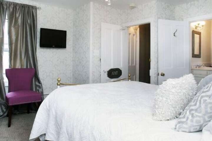 Room 26 of 46
