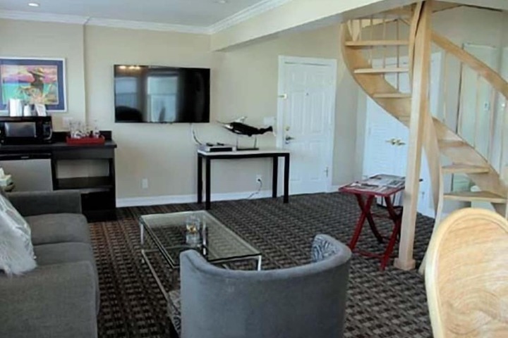 Glenmore Plaza Hotel