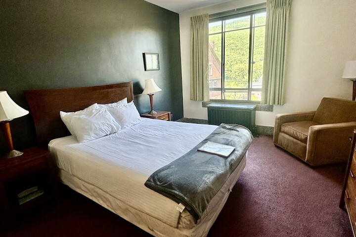 Room 43 of 85
