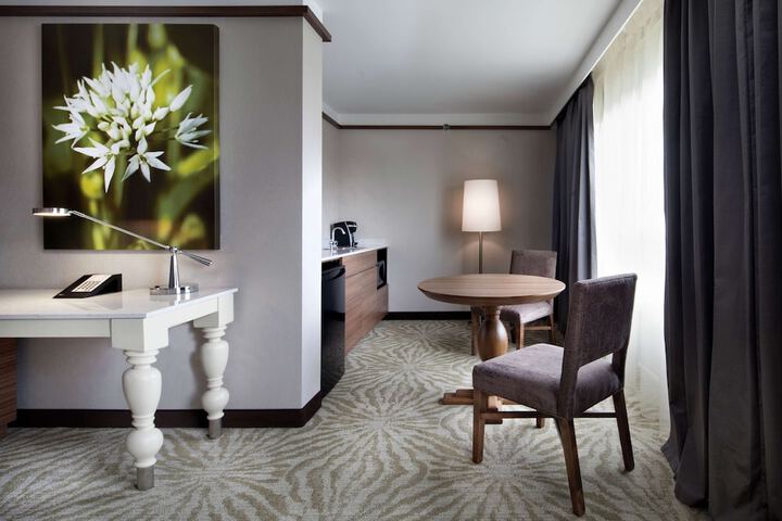 Room 17 of 36