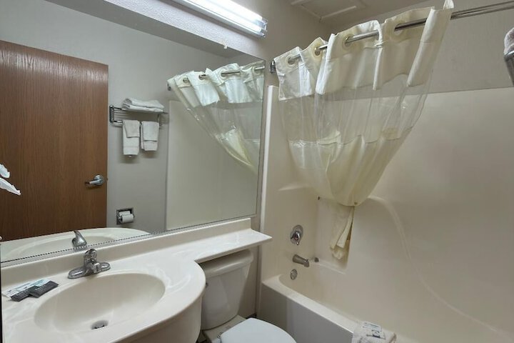 Americas Best Value Inn & Suites Ada