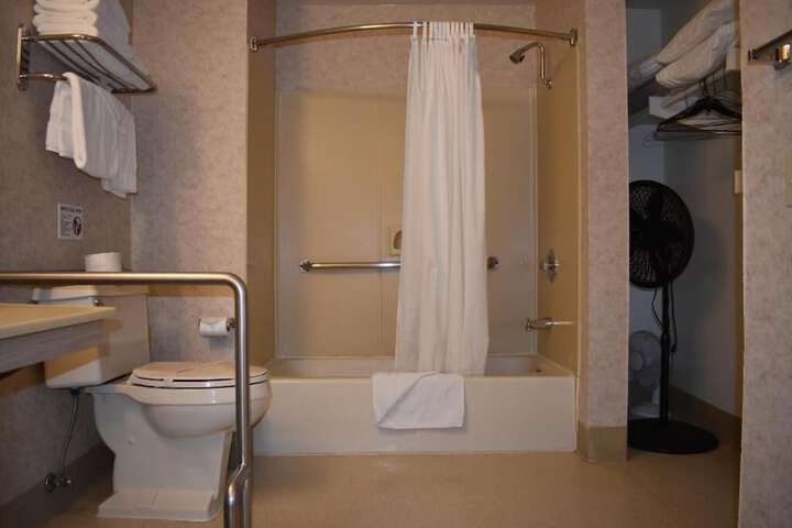 Room 173 of 229