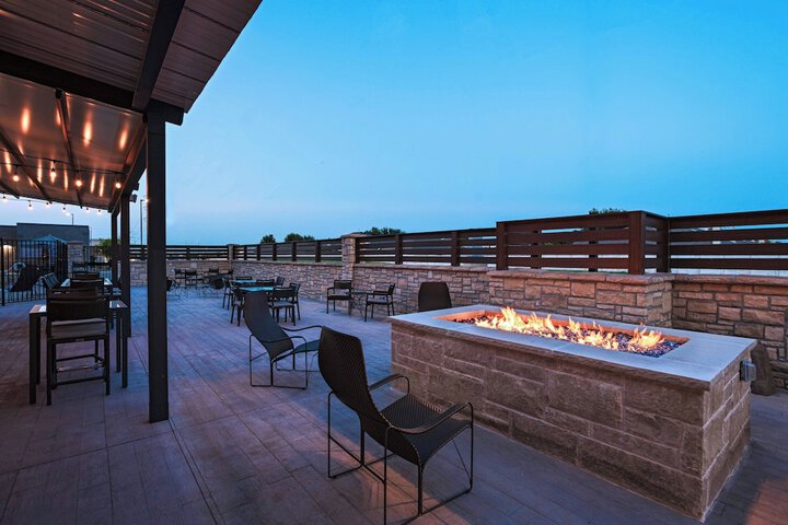 Courtyard by Marriott Dallas Grand Prairie