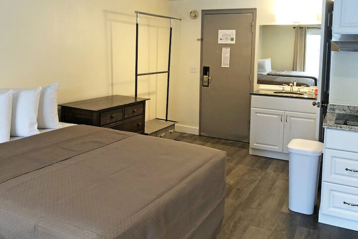 Room 64 of 79