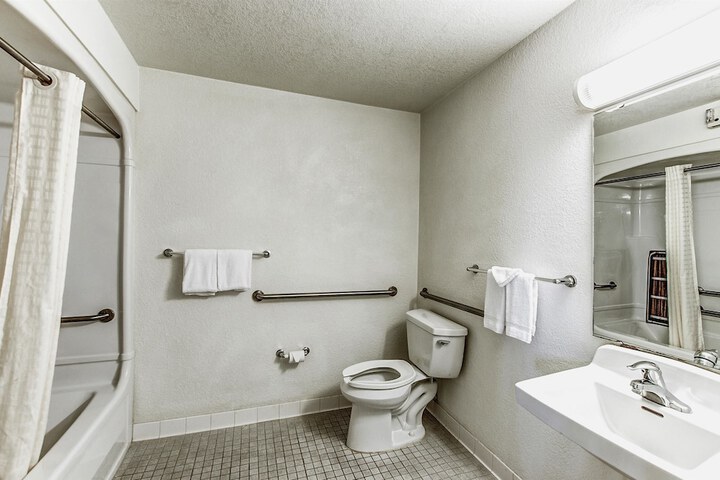 Room 17 of 31