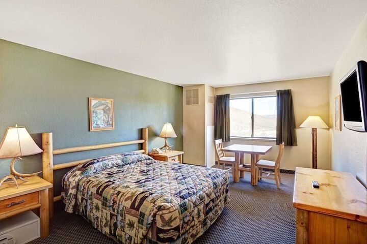 Room 8 of 16
