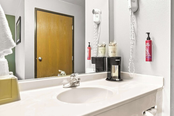 SureStay Plus Hotel by Best Western Bettendorf