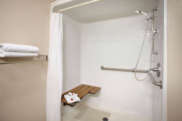 Travelodge by Wyndham Dexter