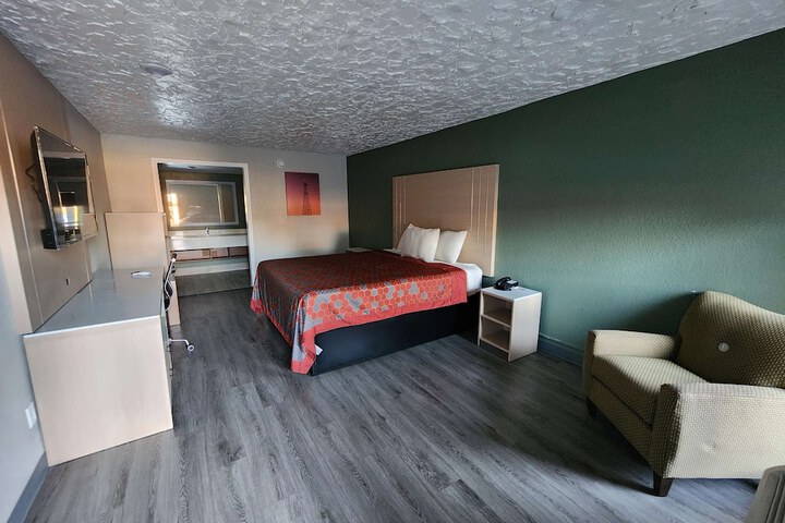Room 14 of 17