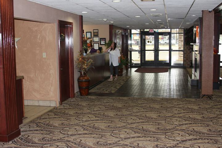 Gladstone Inn & Suites