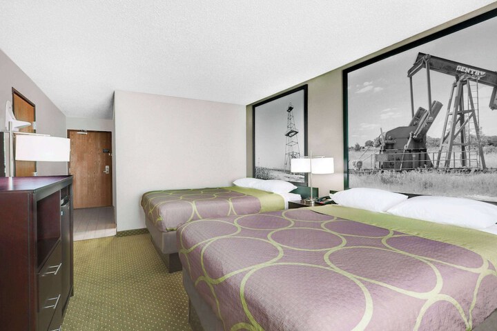 Super 8 by Wyndham Bedford DFW Airport West