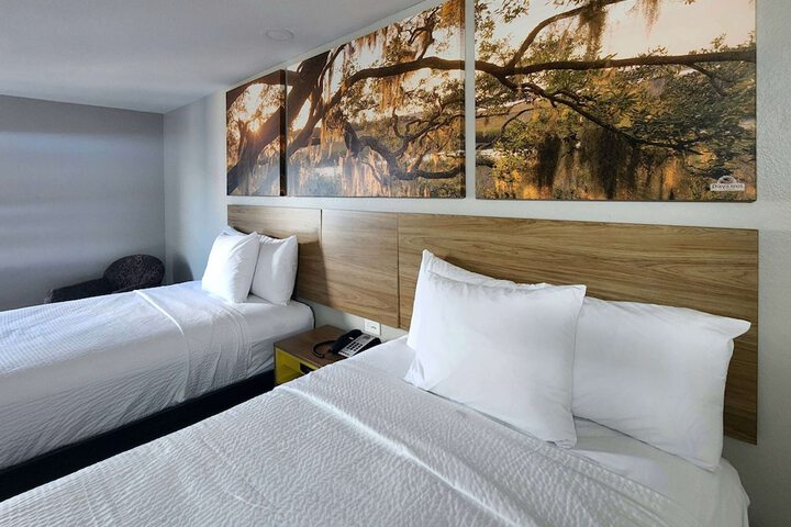 Room 10 of 19